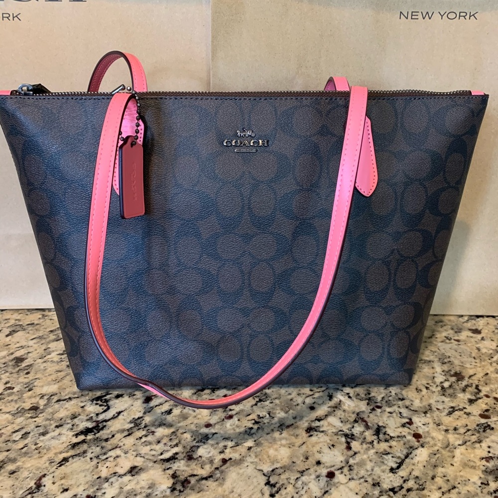 Beautiful Coach tote!! 👜🤎